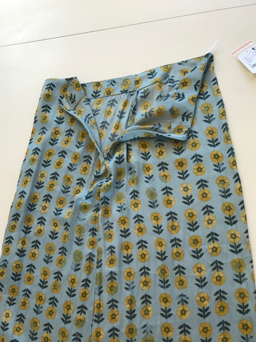 TRENDING 🔥 BOHO-CHIC ALL OVER FLORAL PRINT 90’S RETRO SATIN FREE PEOPLE SKIRT - Picture 8 of 13